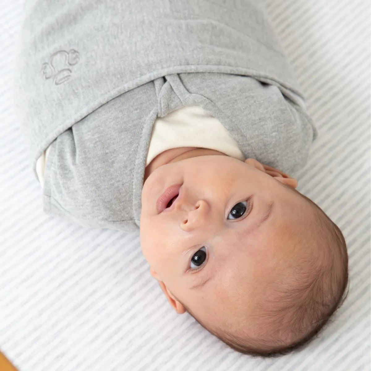 SACO DE DORMIR SWADDLE EM ALGODÃO EGÍPCIO - CASULO DE ANJO