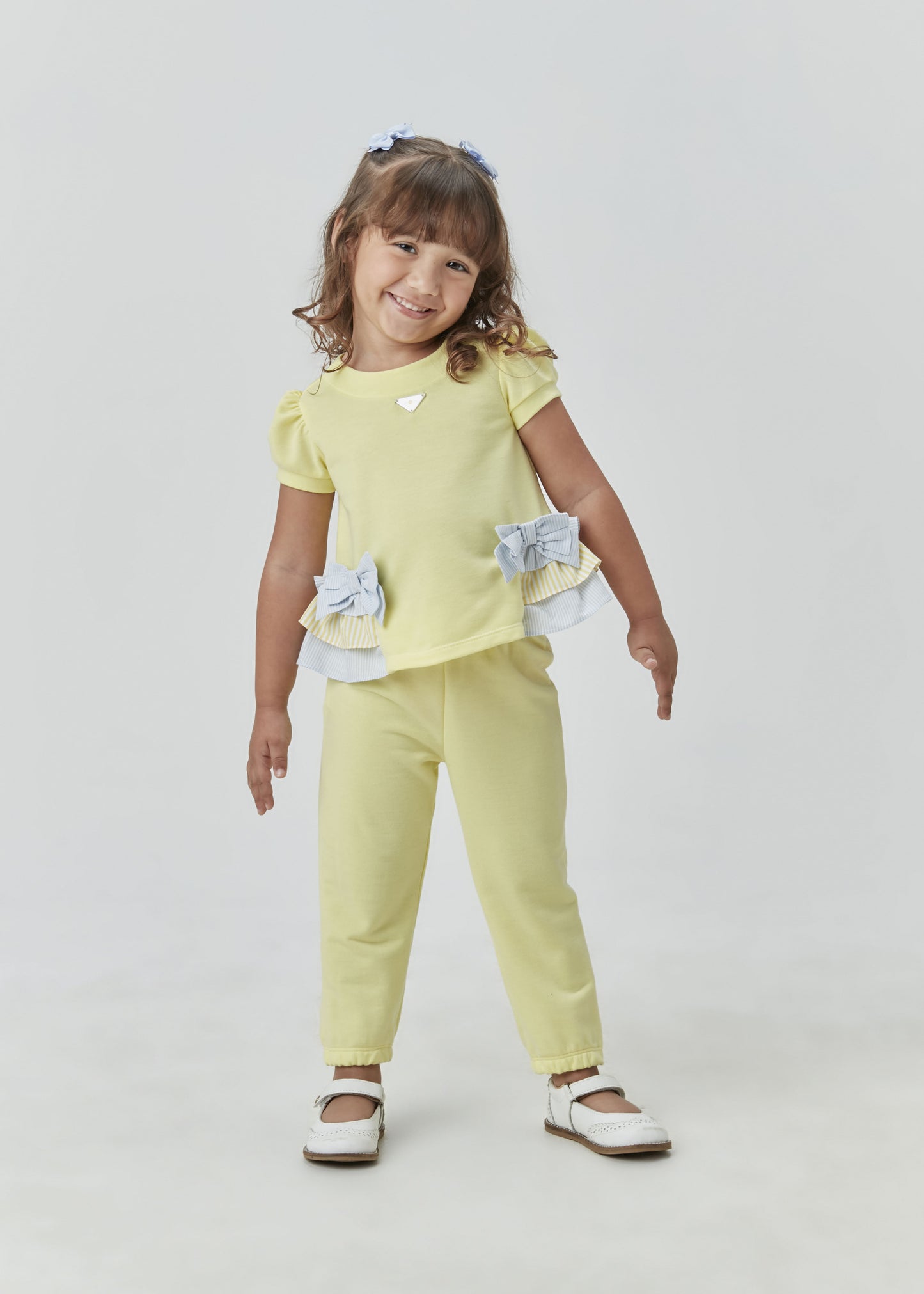 Conjunto Blusa e Calça em Moletinho Amarelo - Um Mais Um