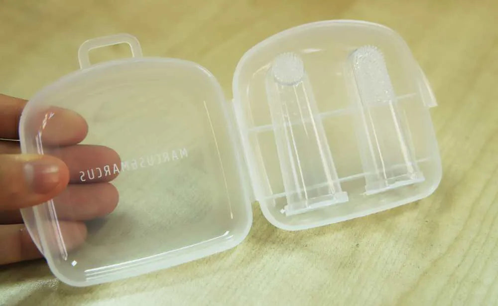 Kit Com 2 Dedeiras Em Silicone Com Caixa Armazenagem -Marcus E Marcus